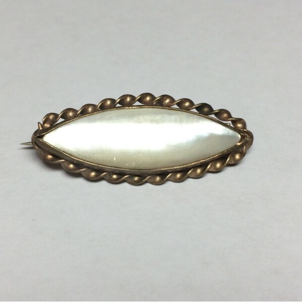 Victorian Era Mother of Pearl Brooch (Unsigned)
